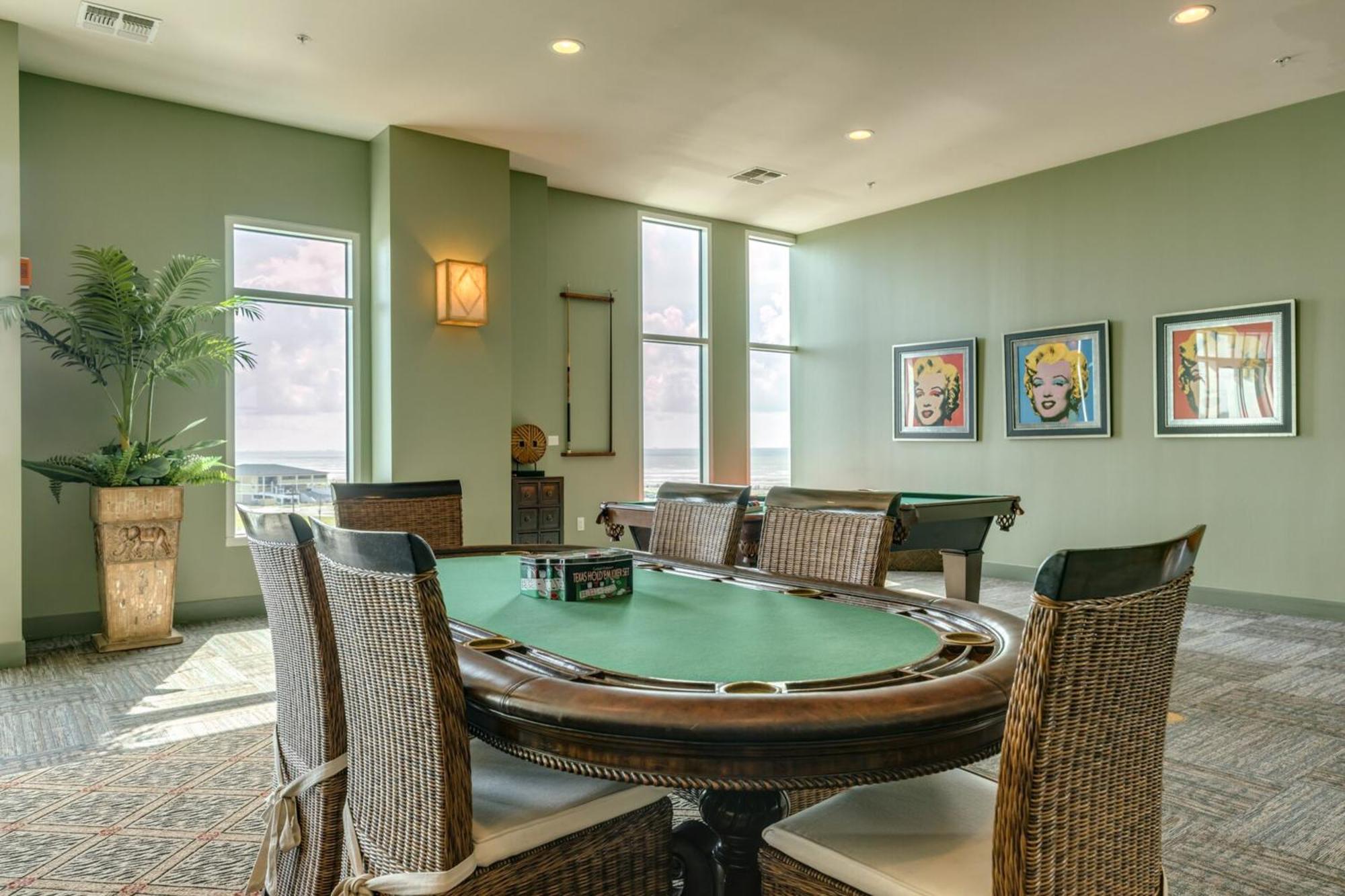 Emerald By The Sea Retreat Galveston Ruang foto